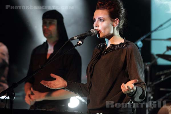 LAIBACH - 2015-04-05 - PARIS - Divan du Monde - Milan Fras - Mina Špiler